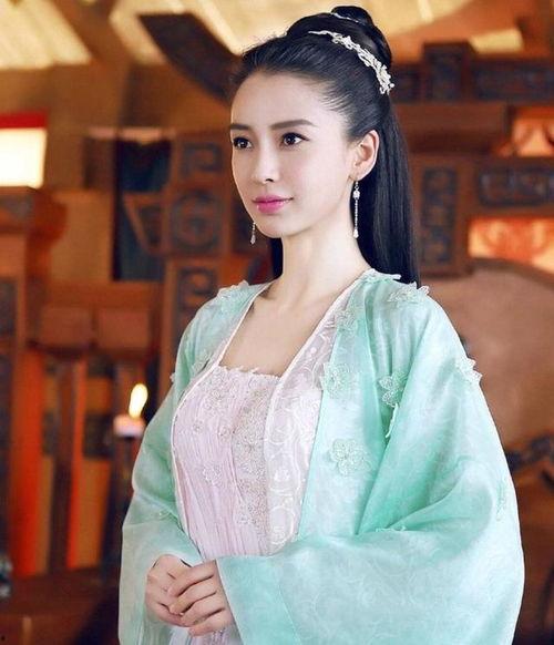 明星网红们穿古代衣服,明星网红古风服饰潮流解析
