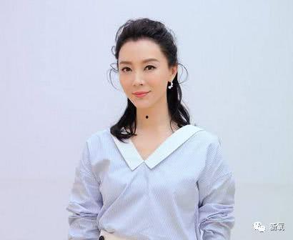 大方脸明星网红图片女生,诠释独特时尚风采