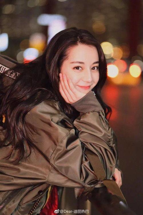 明星网红同款作品大全,潮流风向标大盘点