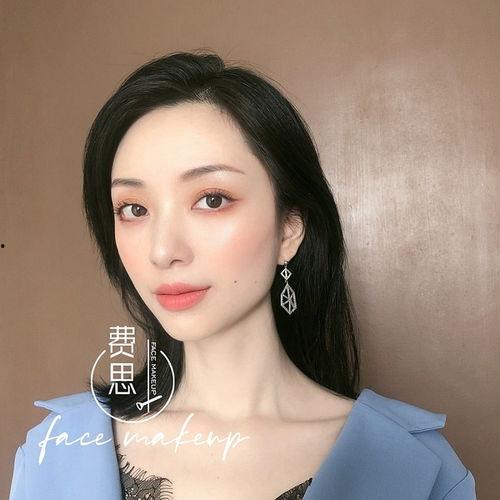 化妆明星网红是谁啊,她是如何成为美妆界新宠的？